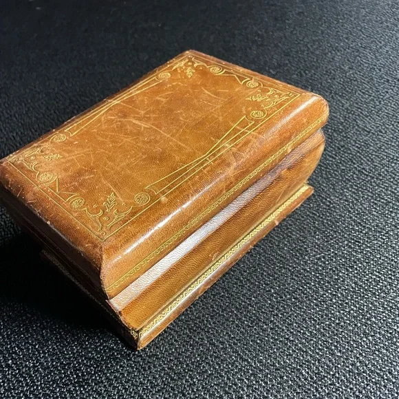 VTG Italian leather bound hinged gilded wooden casket box